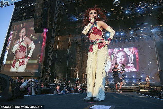 She donned matching leather gloves and a sparkly belt necklace for a glamorous touch.